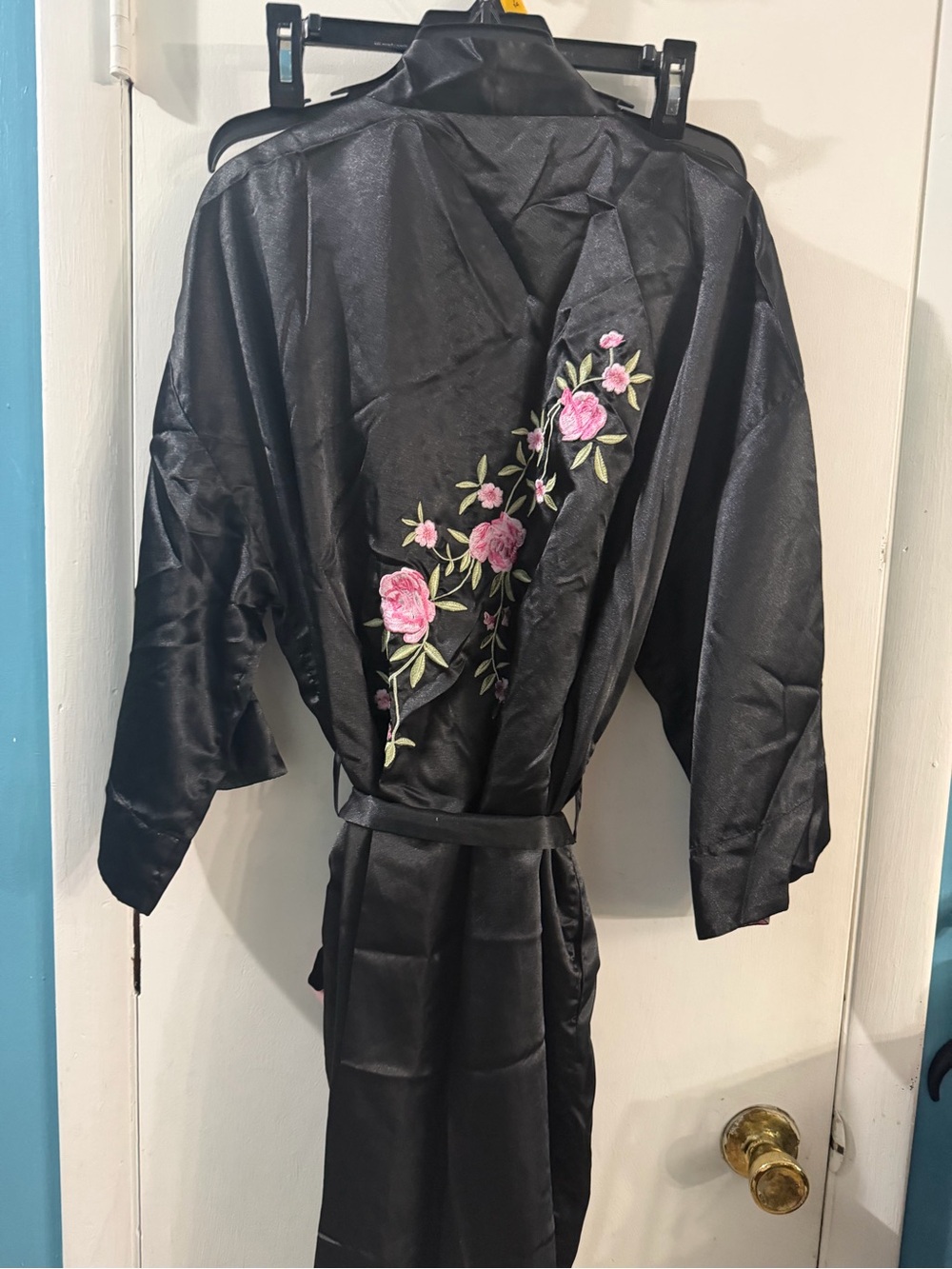 Avon One Size Fits Most Satiny Robe - Picture 6 of 7